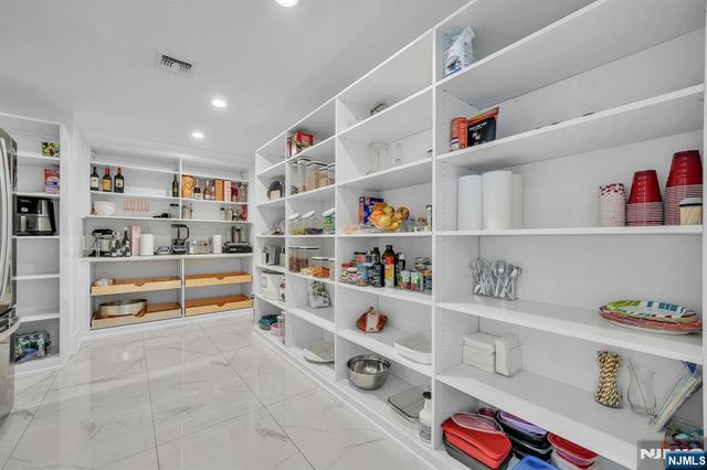 315 Freemans Lane, Franklin Lakes, NJ 07417