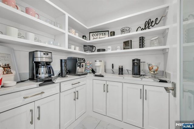 315 Freemans Lane, Franklin Lakes, NJ 07417