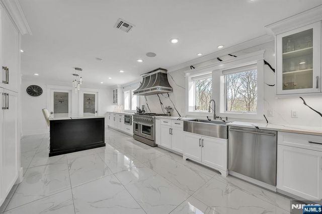 315 Freemans Lane, Franklin Lakes, NJ 07417