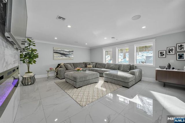 315 Freemans Lane, Franklin Lakes, NJ 07417