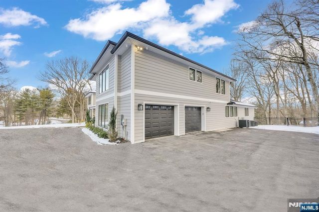 315 Freemans Lane, Franklin Lakes, NJ 07417
