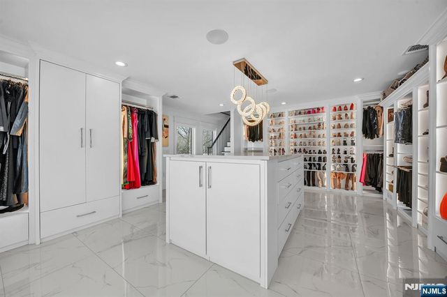 315 Freemans Lane, Franklin Lakes, NJ 07417