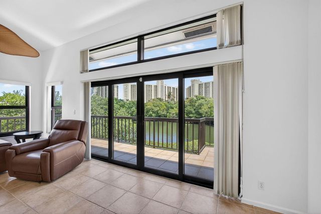 2102 Fairway Drive S, Jupiter, FL 33477