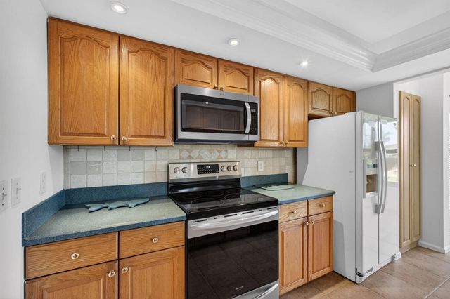 2102 Fairway Drive S, Jupiter, FL 33477