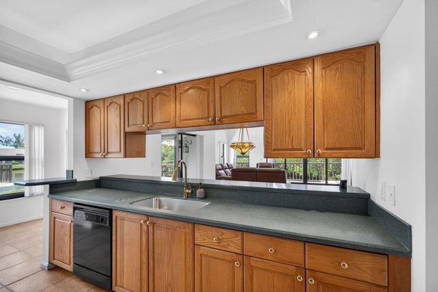 2102 Fairway Drive S, Jupiter, FL 33477