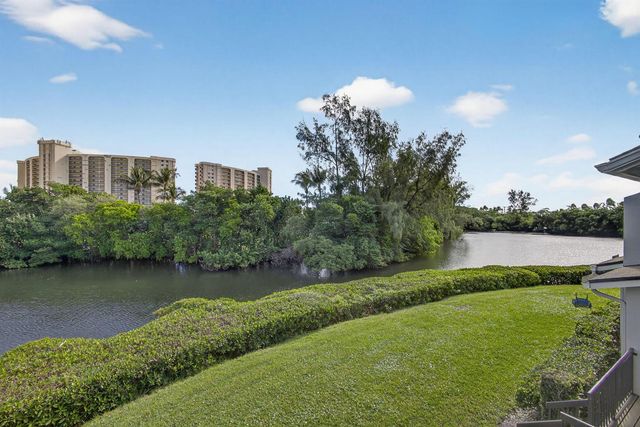 2102 Fairway Drive S, Jupiter, FL 33477