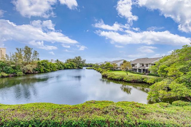 2102 Fairway Drive S, Jupiter, FL 33477