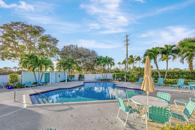 2102 Fairway Drive S, Jupiter, FL 33477