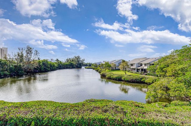 2102 Fairway Drive S, Jupiter, FL 33477