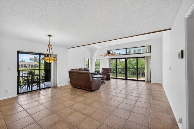 2102 Fairway Drive S, Jupiter, FL 33477