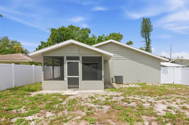 1215 39TH STREET W, Bradenton, FL 34205