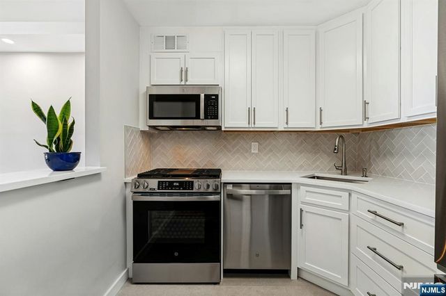 2000 Linwood Avenue 14D, Fort Lee, NJ 07024