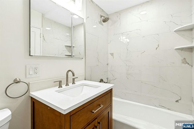2000 Linwood Avenue 14D, Fort Lee, NJ 07024