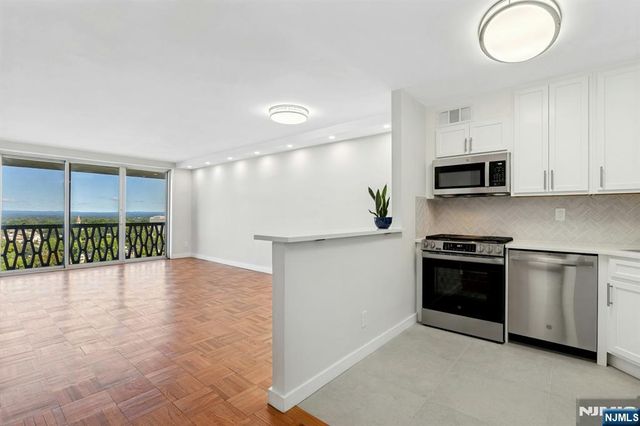 2000 Linwood Avenue 14D, Fort Lee, NJ 07024