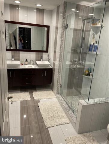 8 DELAWARE DR, Bordentown, NJ 08505