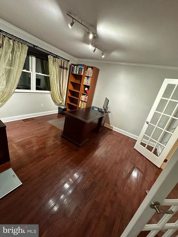 8 DELAWARE DR, Bordentown, NJ 08505