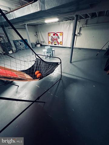 8 DELAWARE DR, Bordentown, NJ 08505