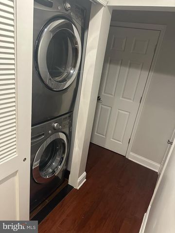 8 DELAWARE DR, Bordentown, NJ 08505