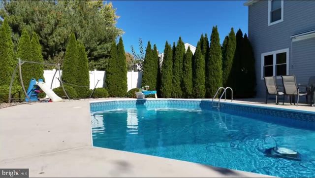 8 DELAWARE DR, Bordentown, NJ 08505