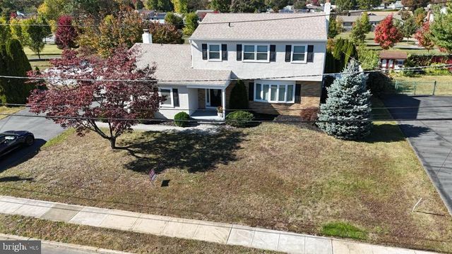8 DELAWARE DR, Bordentown, NJ 08505