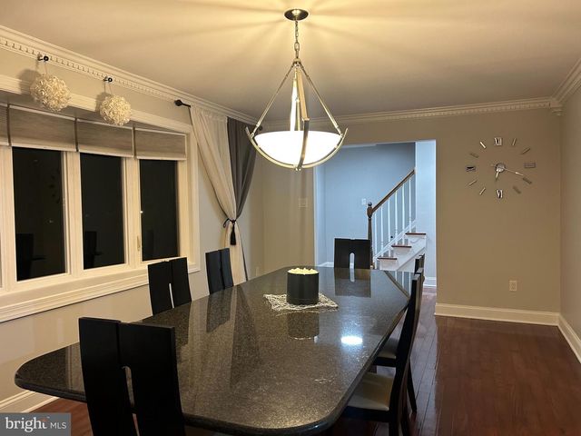 8 DELAWARE DR, Bordentown, NJ 08505