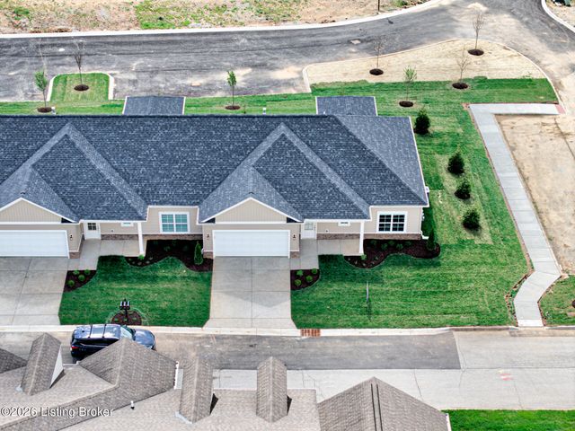 10211 Lark Meadow Dr, Louisville, KY 40291