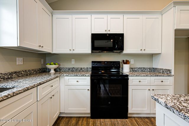 10211 Lark Meadow Dr, Louisville, KY 40291