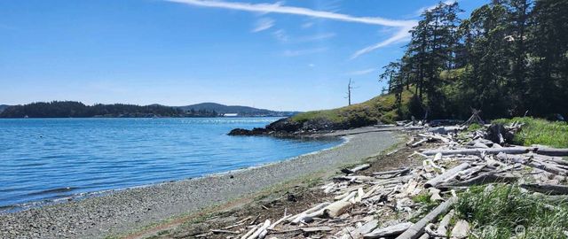 7537 Holiday Boulevard, Guemes Island, WA 98221