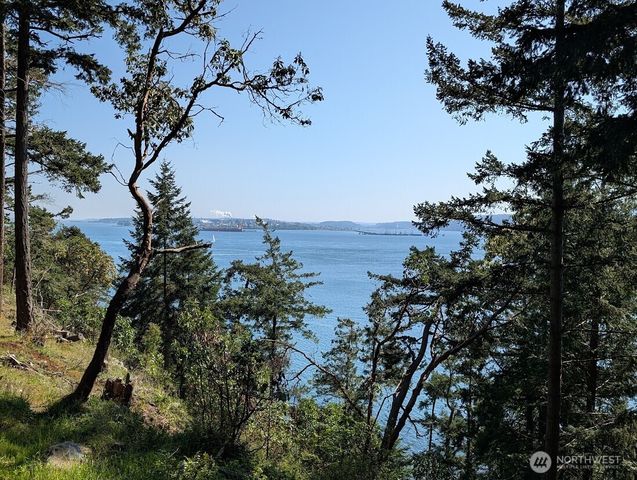 7537 Holiday Boulevard, Guemes Island, WA 98221