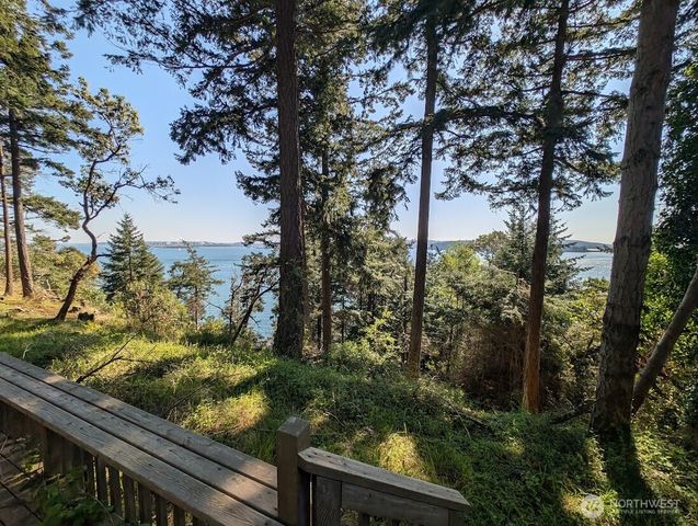 7537 Holiday Boulevard, Guemes Island, WA 98221