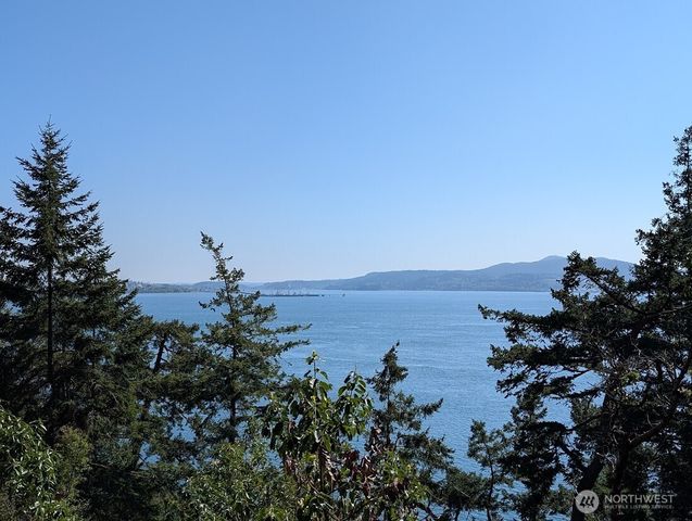 7537 Holiday Boulevard, Guemes Island, WA 98221