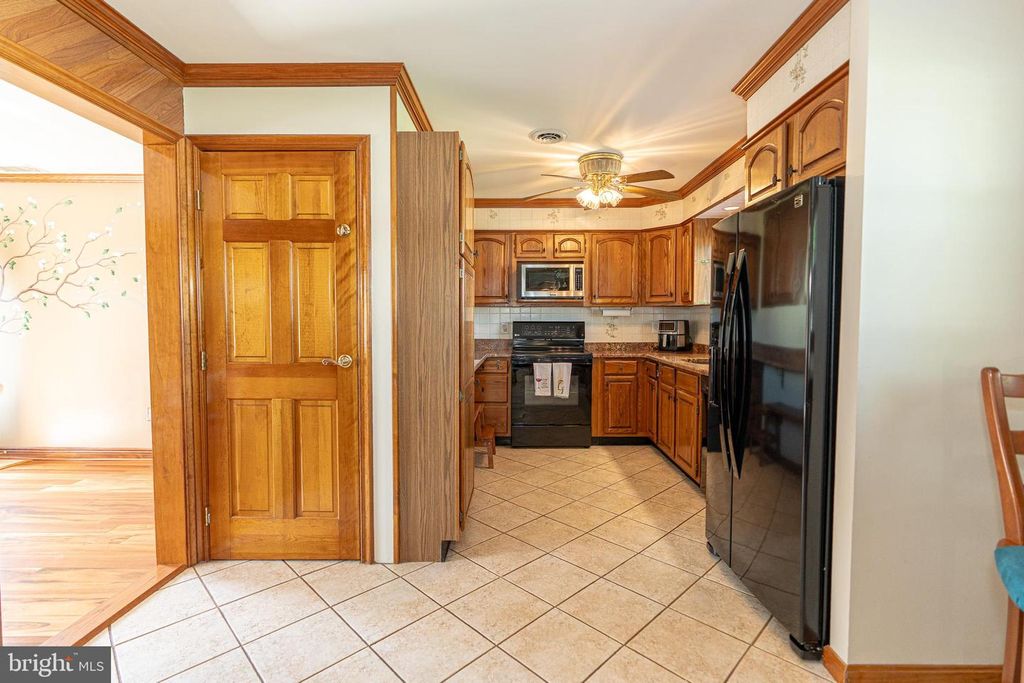 Image 10 of property listing at 2100 LODGE FOREST, Sparrows Point, MD 21219
