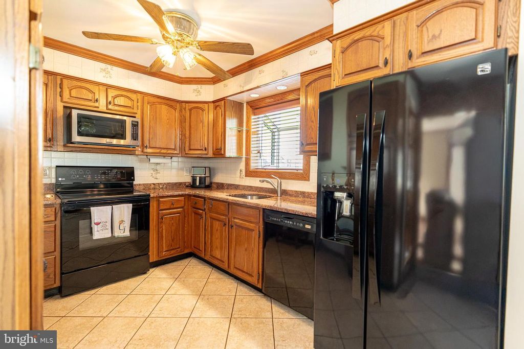Image 11 of property listing at 2100 LODGE FOREST, Sparrows Point, MD 21219