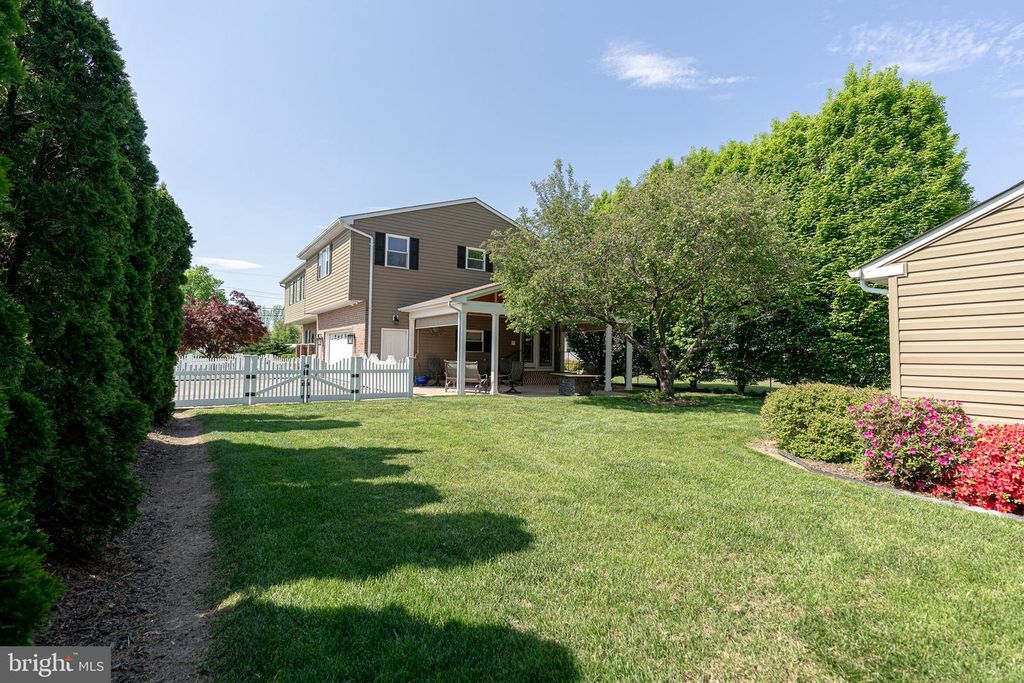 Image 3 of property listing at 2100 LODGE FOREST, Sparrows Point, MD 21219