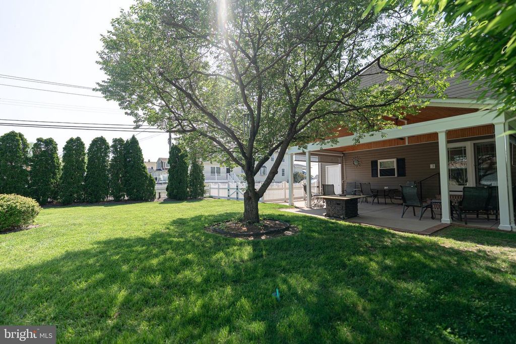 Image 4 of property listing at 2100 LODGE FOREST, Sparrows Point, MD 21219