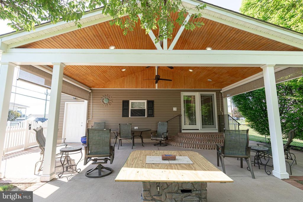Image 5 of property listing at 2100 LODGE FOREST, Sparrows Point, MD 21219