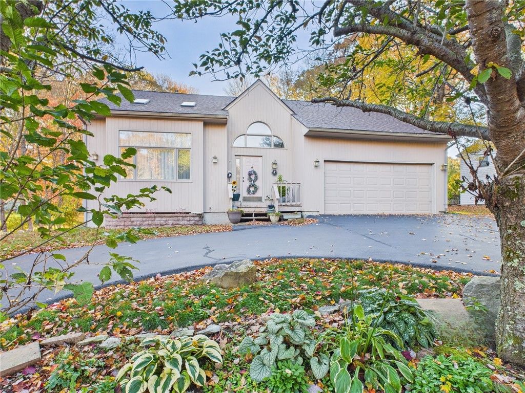 7 Briarwood Road, Lincoln, RI 02865