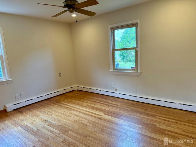 19 South Drive, East Brunswick, NJ 08816