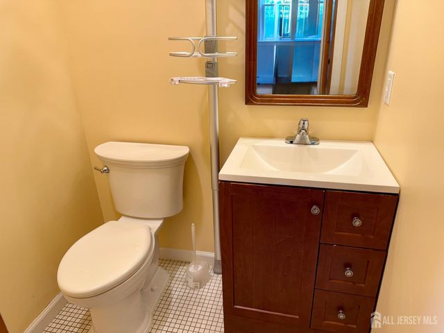 19 South Drive, East Brunswick, NJ 08816