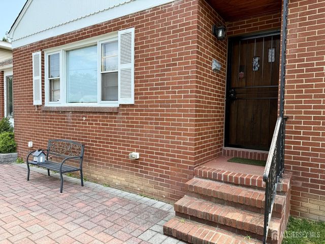 19 South Drive, East Brunswick, NJ 08816