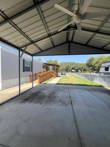 1008 N Fuqua St, Rockport, TX 78382