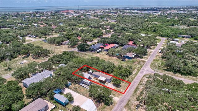 1008 N Fuqua St, Rockport, TX 78382