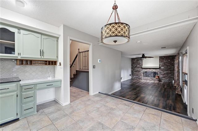 7130 N Woodland Avenue, Gladstone, MO 64118