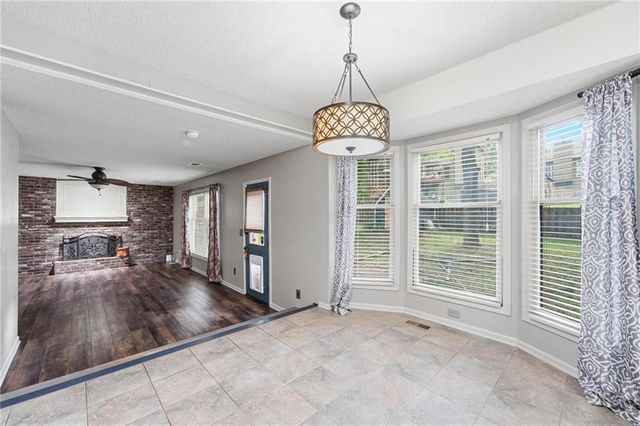 7130 N Woodland Avenue, Gladstone, MO 64118