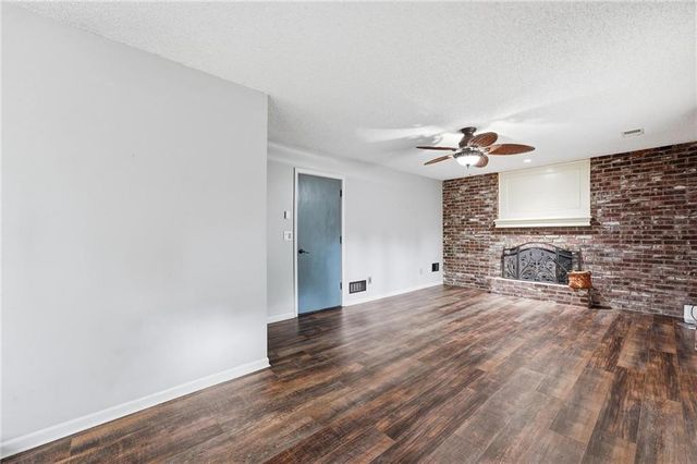 7130 N Woodland Avenue, Gladstone, MO 64118