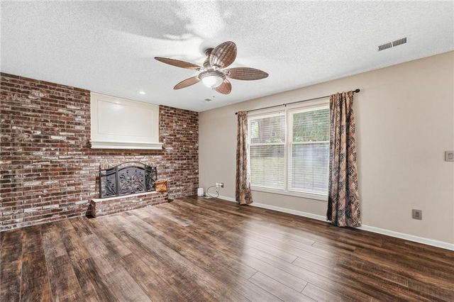 7130 N Woodland Avenue, Gladstone, MO 64118