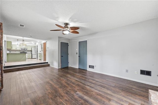 7130 N Woodland Avenue, Gladstone, MO 64118