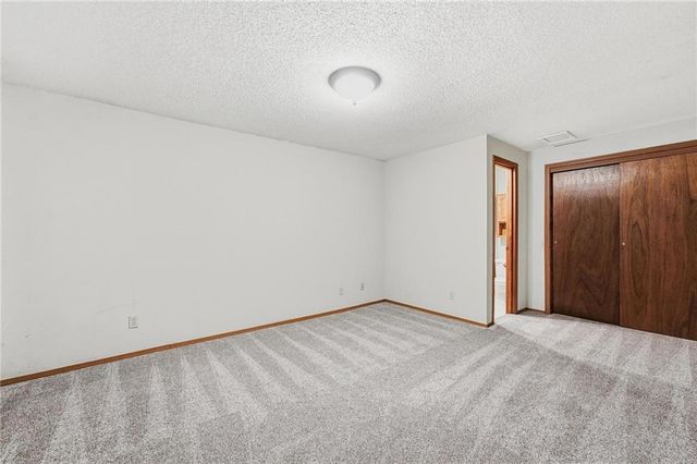 7130 N Woodland Avenue, Gladstone, MO 64118