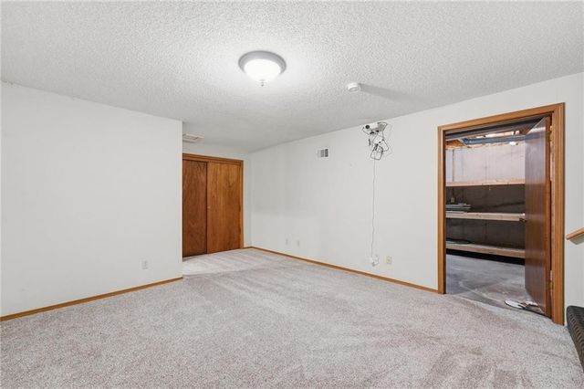 7130 N Woodland Avenue, Gladstone, MO 64118