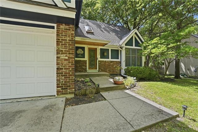 7130 N Woodland Avenue, Gladstone, MO 64118